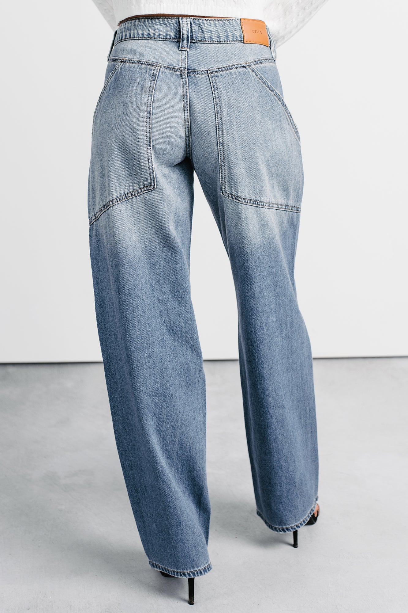 Kella Mid Rise Baggy Cello Jeans (Medium)
