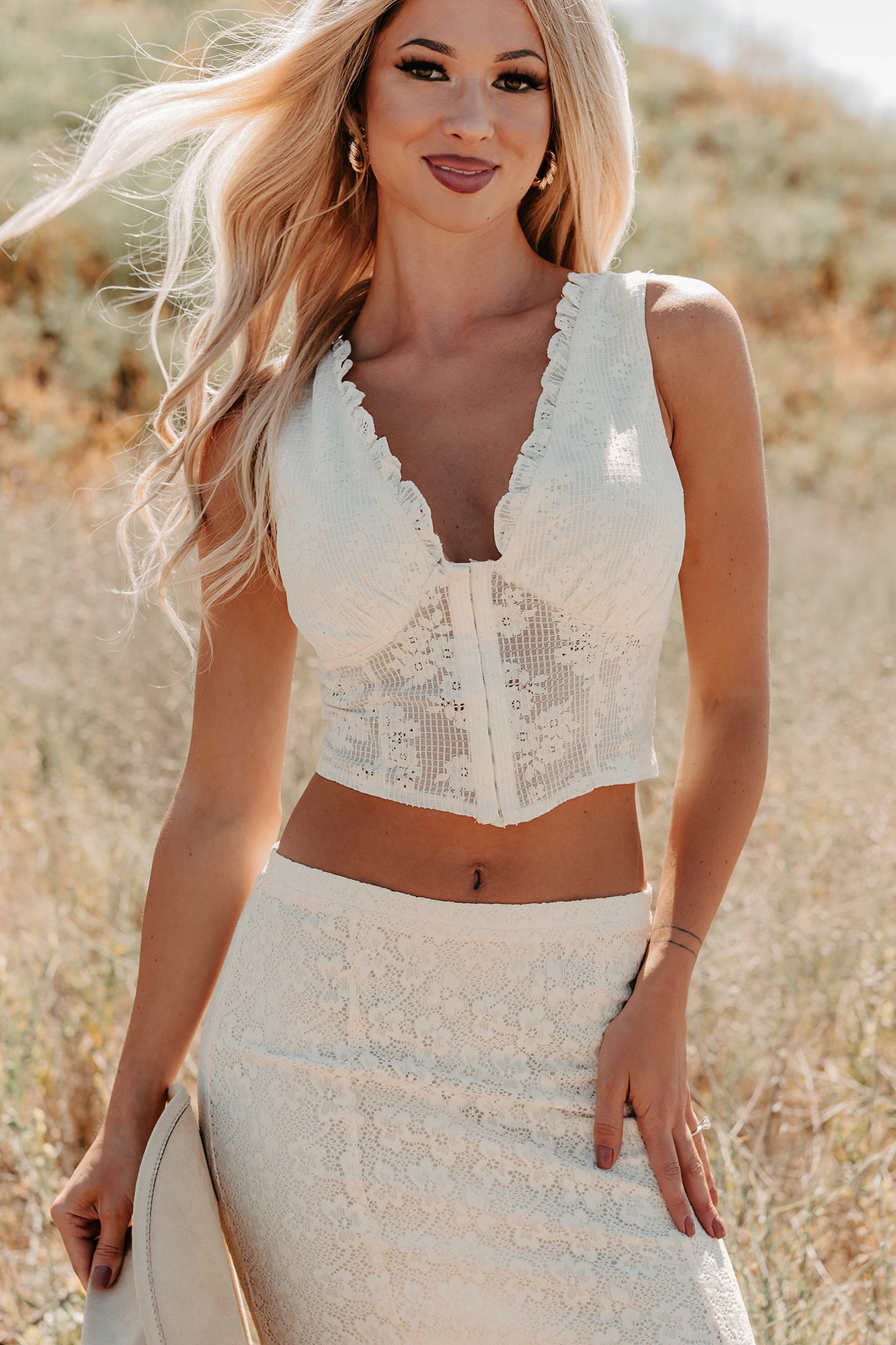 Dream In Gold Sleeveless Floral Lace Top (Cream)