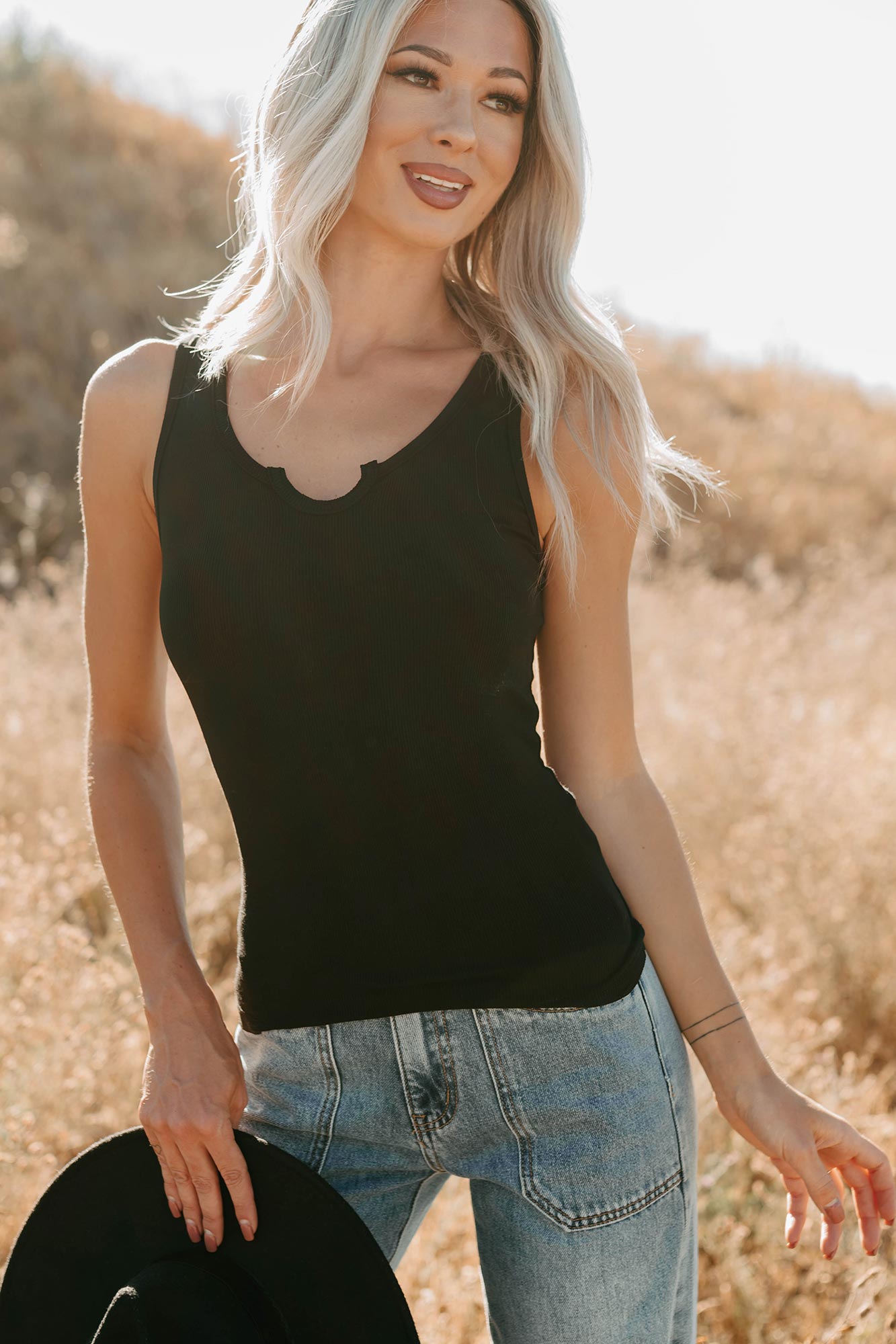 Daily Icon Notched Signature 8 Rib Knit Tank (Black)