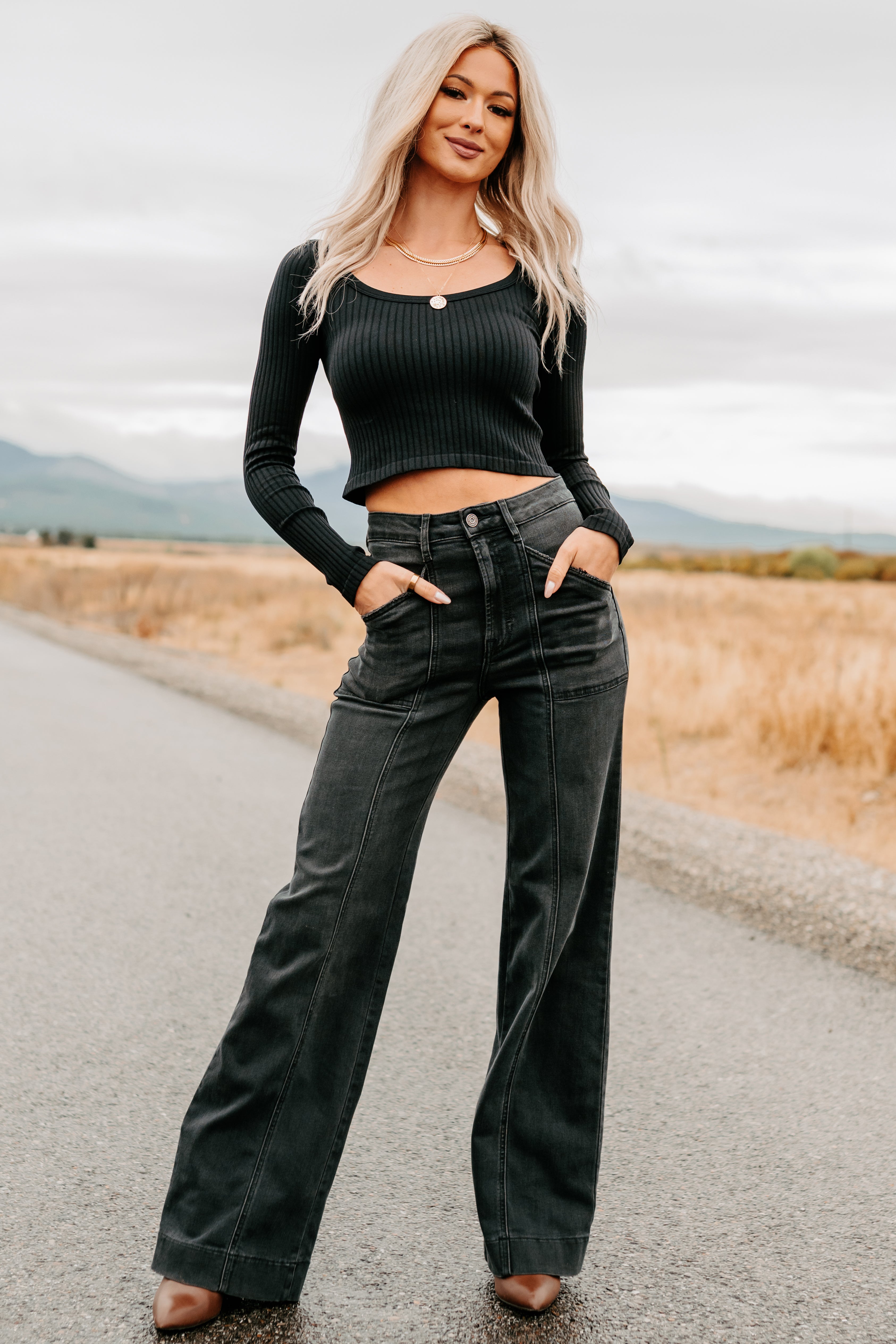 Evening Ease Scoop Neck Ribbed Crop Top (Black)