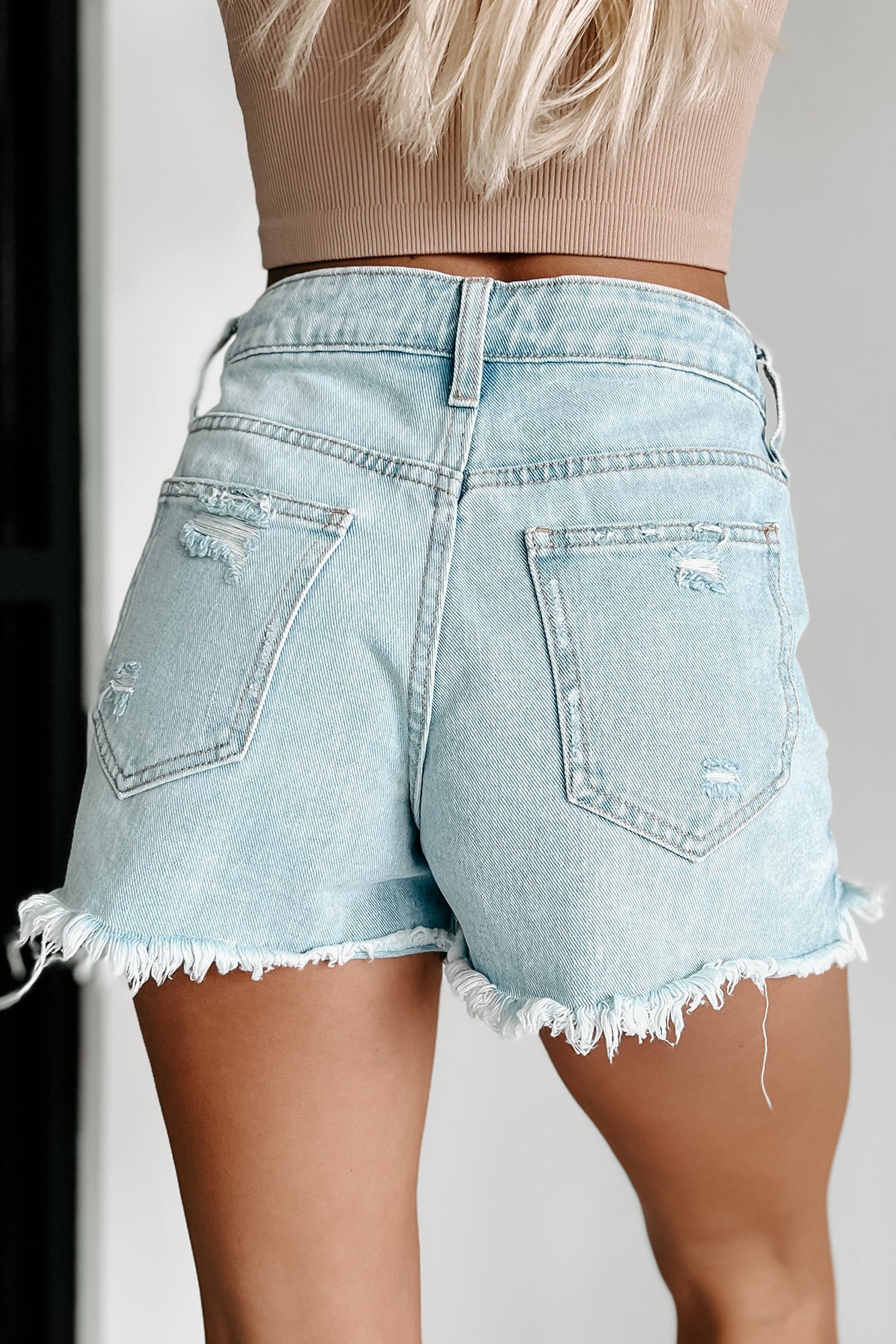 Jilly High Rise Distressed Hem Shorts (Light Denim)