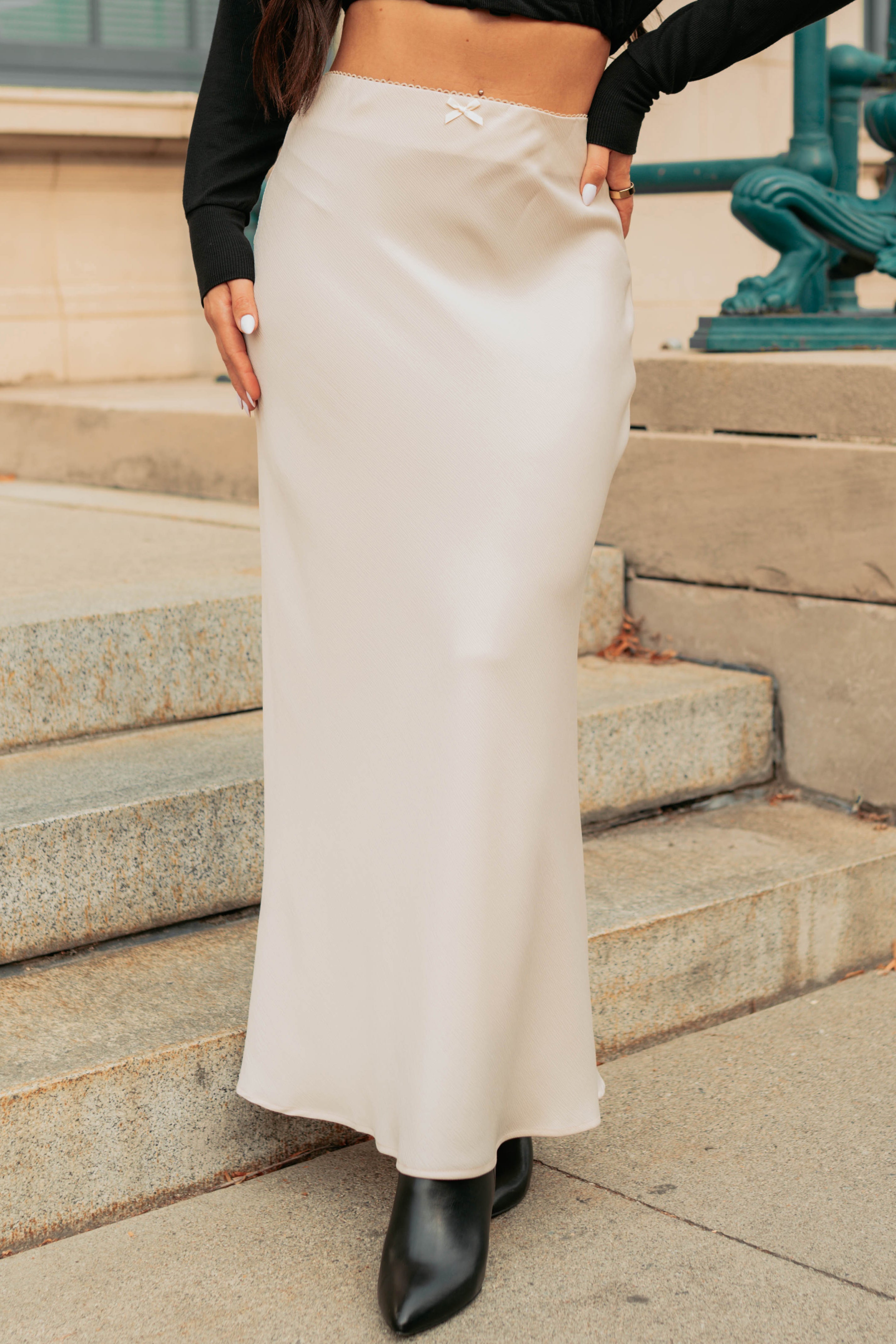 Chic Knows Best Textured Maxi Skirt (Champagne)