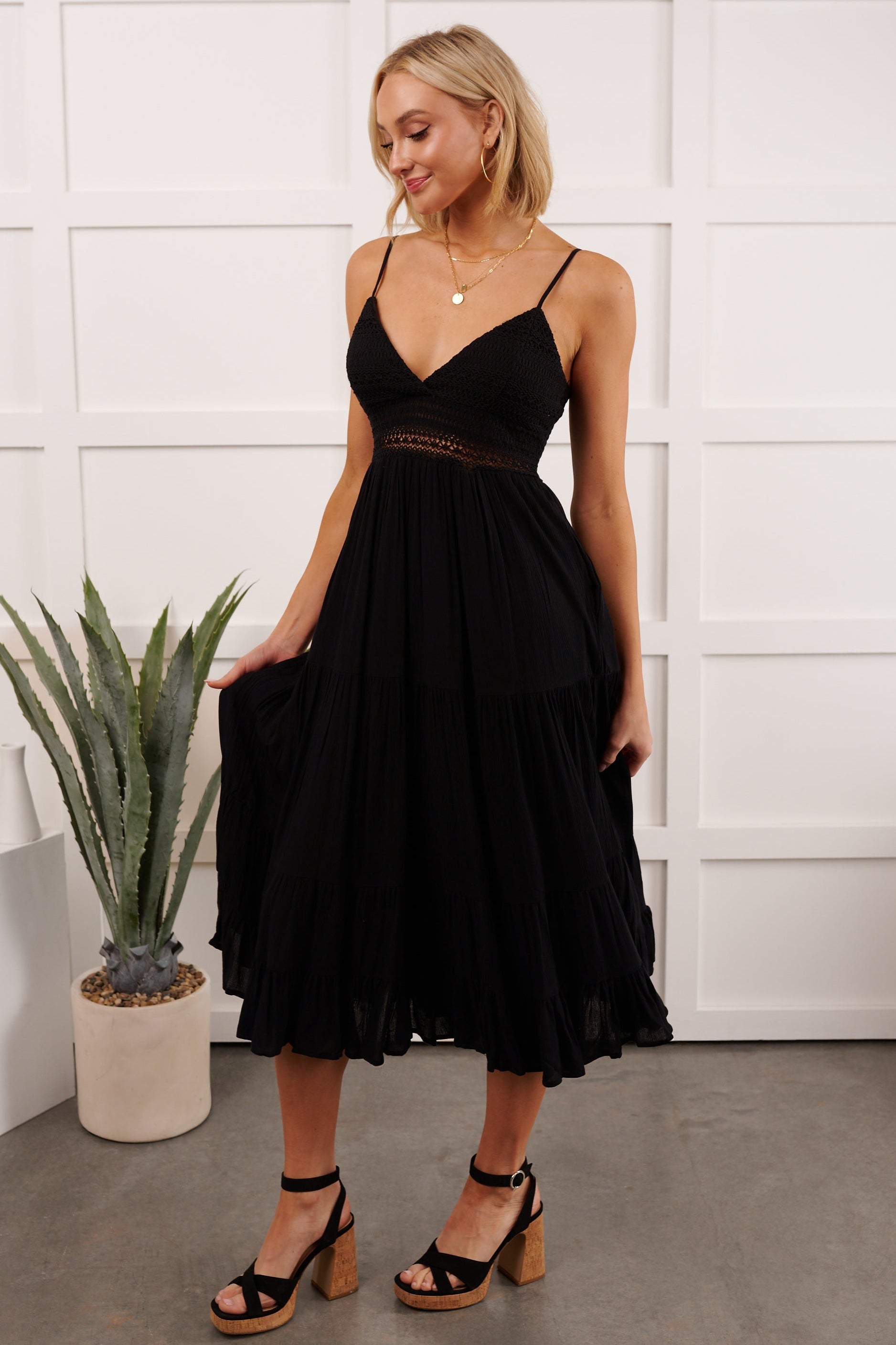 Soft Twirl Tiered Crochet Bodice Midi Dress (Black)