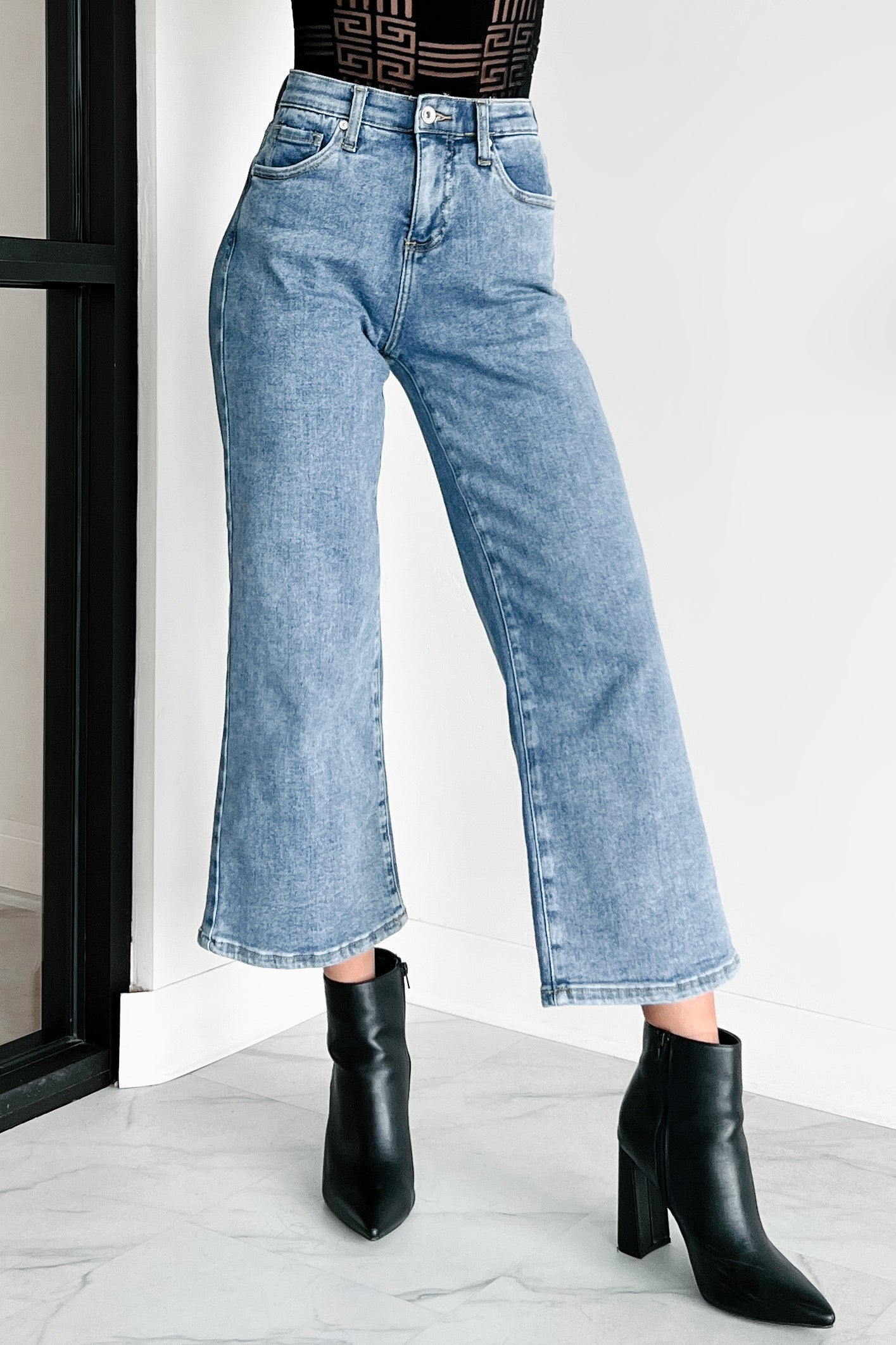 Bennie High Rise Tummy Control Special A Wide Crop Jeans (Light)