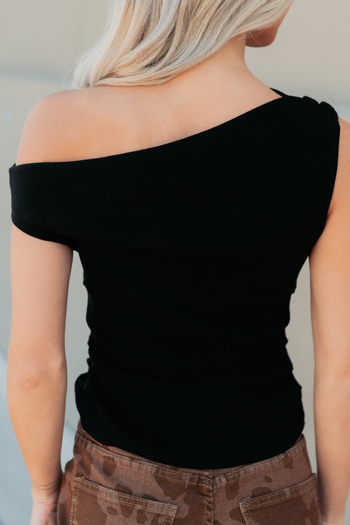 Off The Edge One Shoulder Knit Top (Black)