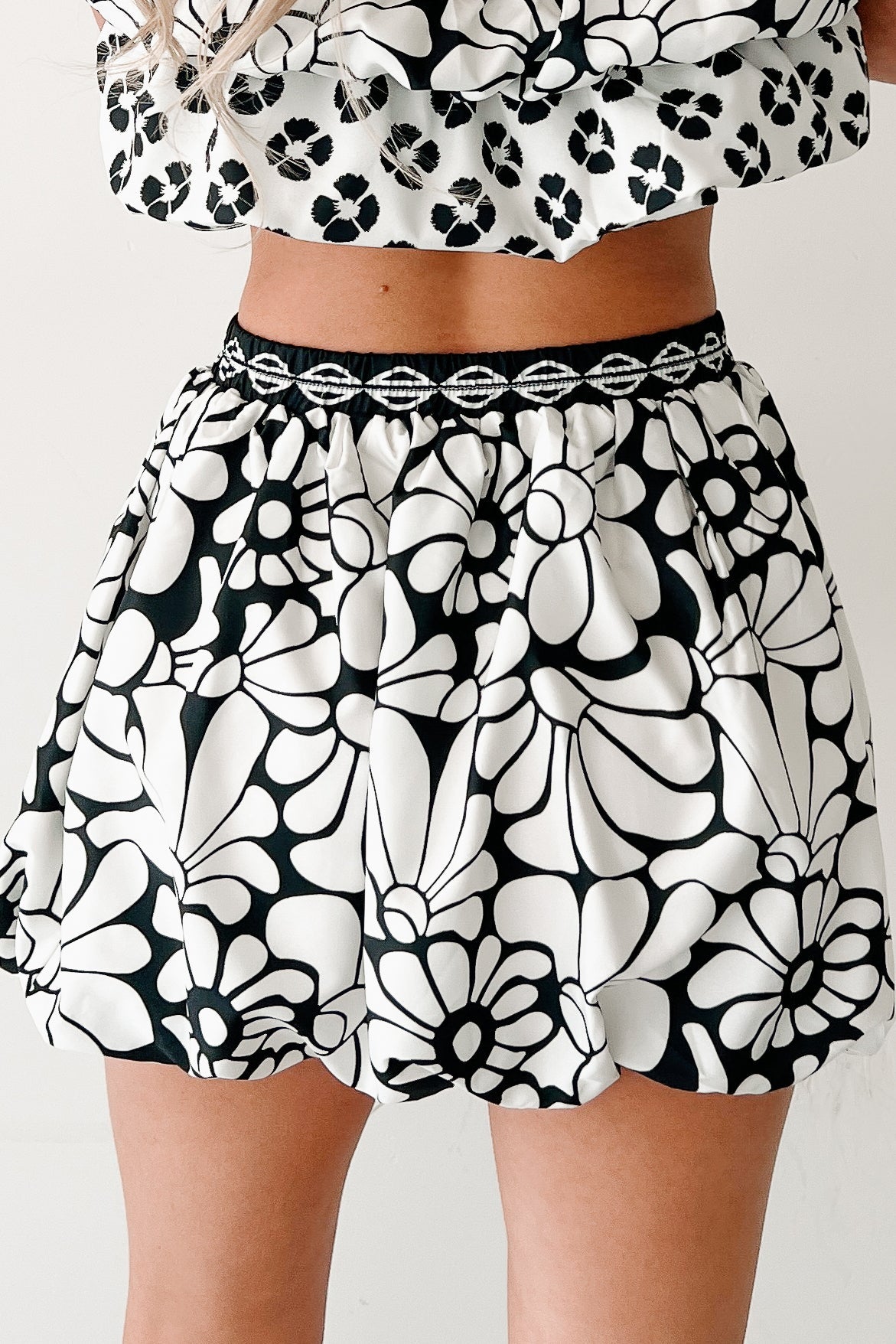 Chic Allure Floral Bubble Hem Set (White/Black)