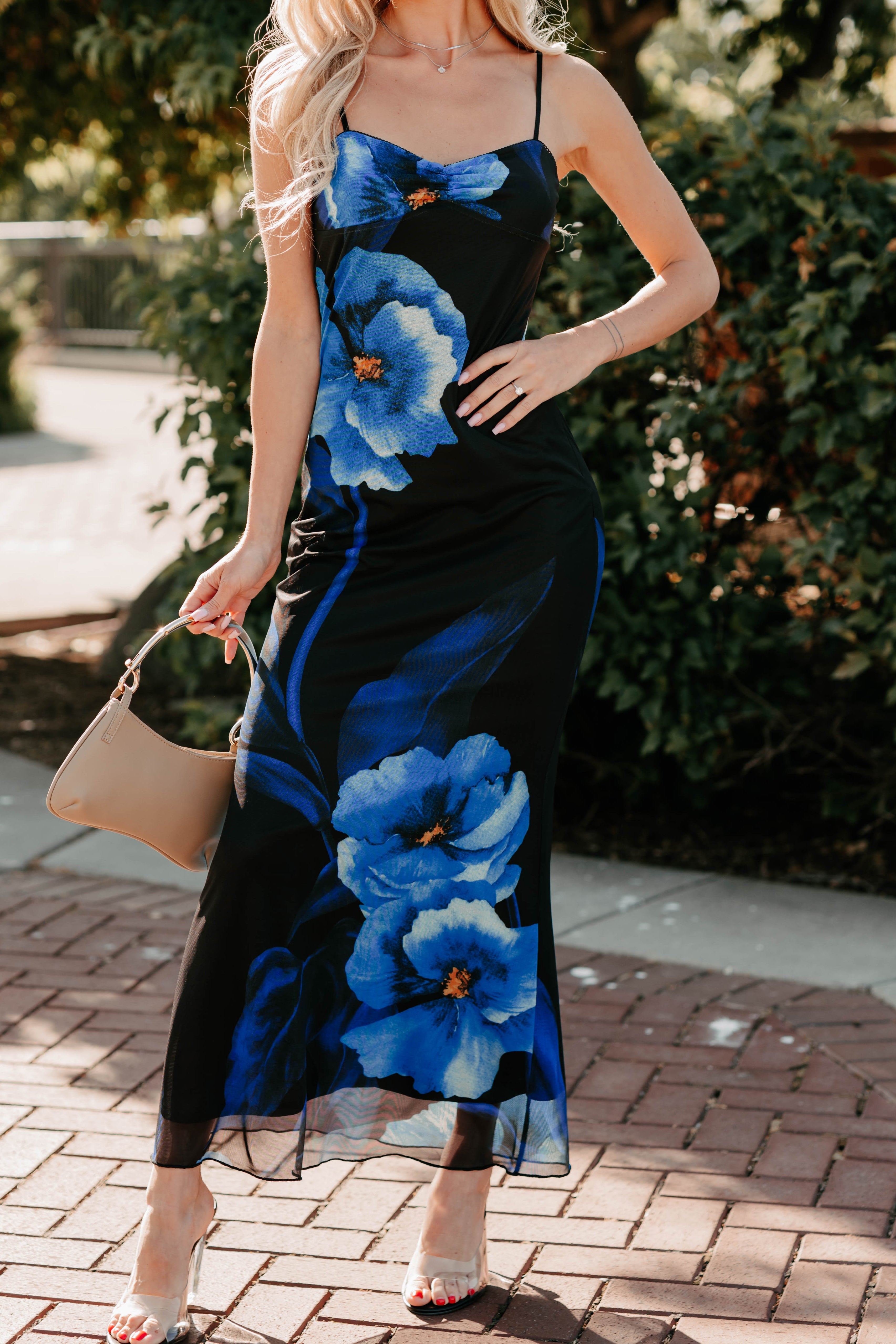 Chic Uprising Sleeveless Floral Maxi Dress (Black/Blue)