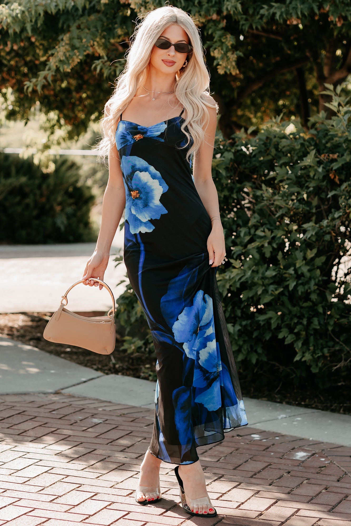 Chic Uprising Sleeveless Floral Maxi Dress (Black/Blue)