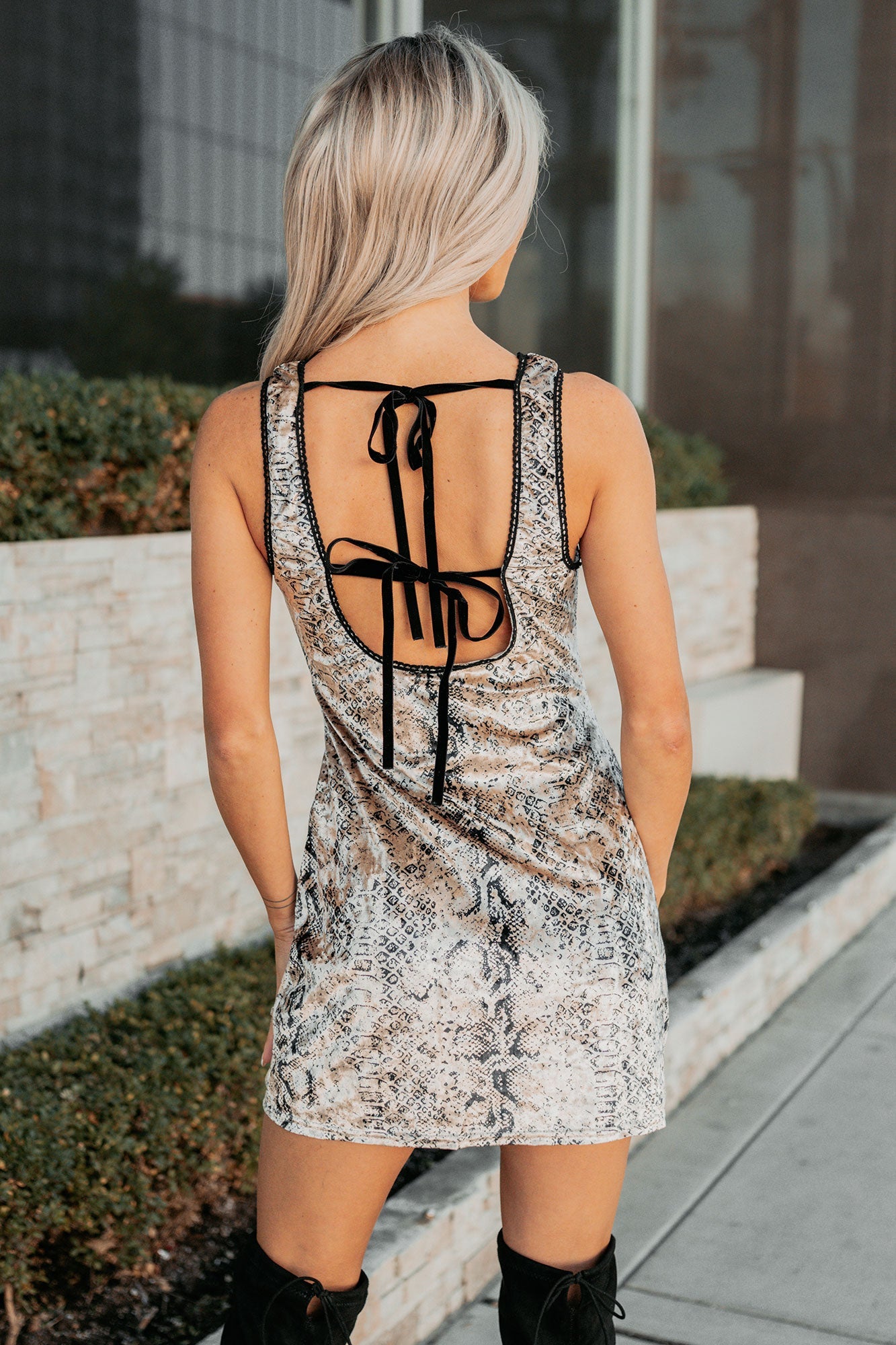 Brave Energy Snake Print Sleeveless Mini Dress (Taupe/Black)